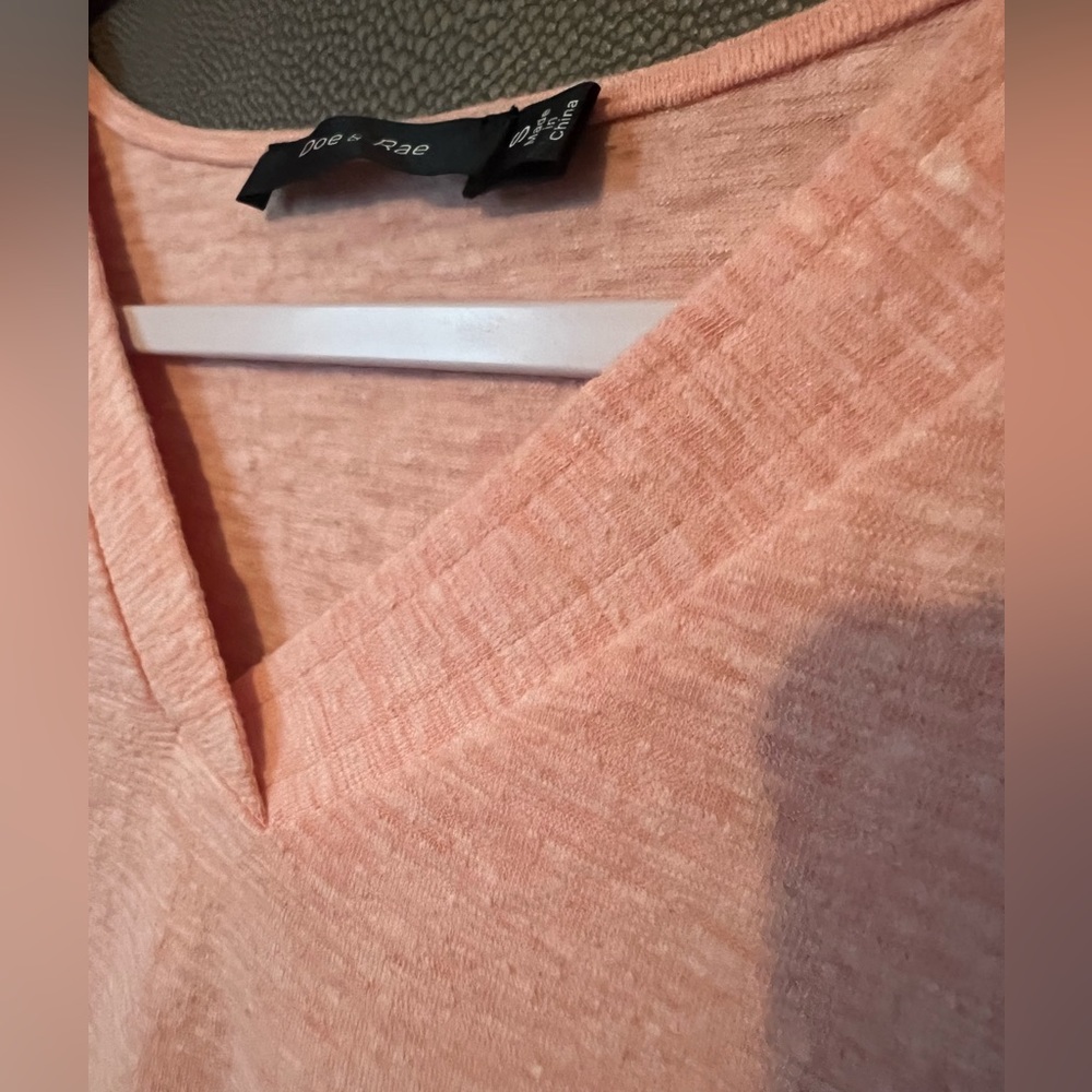 Doe & Rae simple pink Tee - Picture 2 of 2
